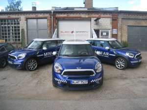 BLECH COMPANY KG Oldtimer, Youngtimer & Unfallreparatur Service Juni 2013: MINI AIR - Flying MINI not normal: Eine Promotionidee der renommierten Werbeagentur KKLD* zum Verkaufsstart des neuen MINI Paceman und MINI Countryman, die vom Team der BLECH COMPANY unter Mitwirkung von MS Carbon realisiert wurde. Dank an alle Beteiligten, hat Spaß gemacht...