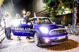 BLECH COMPANY KG Oldtimer, Youngtimer & Unfallreparatur Service Juni 2013: MINI AIR - Flying MINI not normal: Eine Promotionidee der renommierten Werbeagentur KKLD* zum Verkaufsstart des neuen MINI Paceman und MINI Countryman, die vom Team der BLECH COMPANY unter Mitwirkung von MS Carbon realisiert wurde. Dank an alle Beteiligten, hat Spaß gemacht...